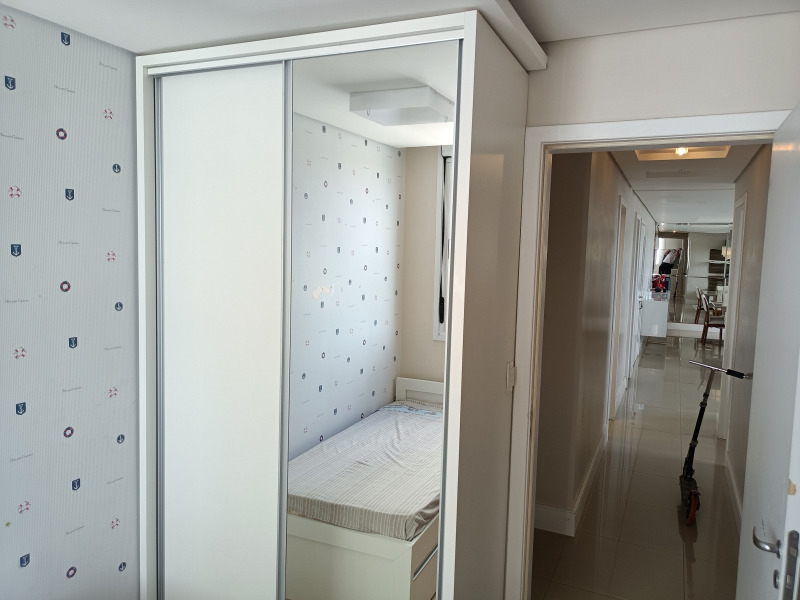 Apartamento à venda com 3 quartos, 142m² - Foto 12