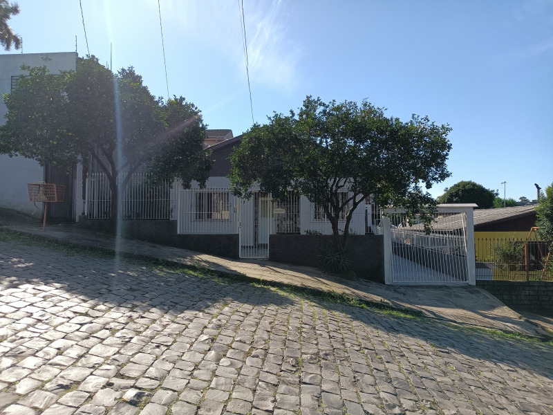 Casa à venda com 4 quartos, 360m² - Foto 1