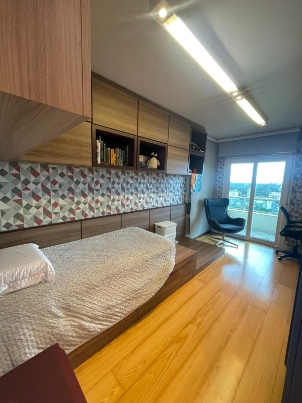 Apartamento à venda com 3 quartos, 191m² - Foto 4