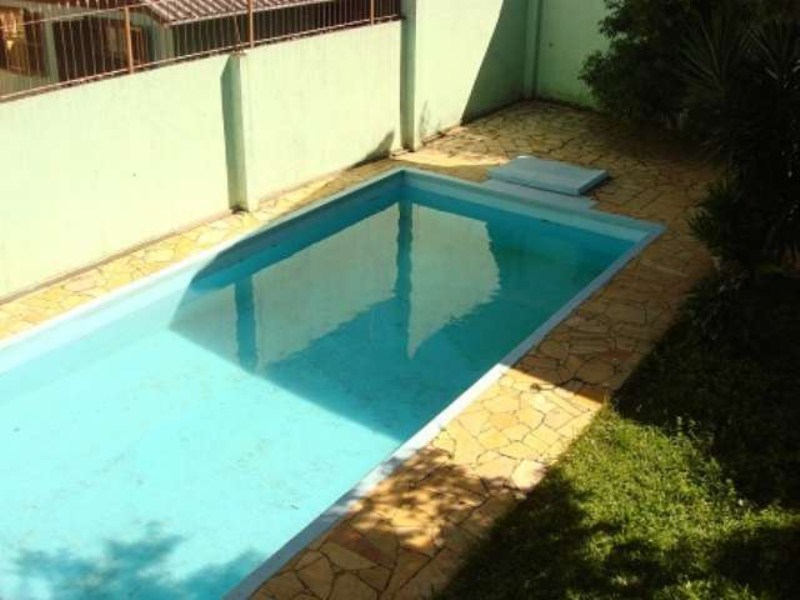 Casa à venda com 5 quartos, 200m² - Foto 2