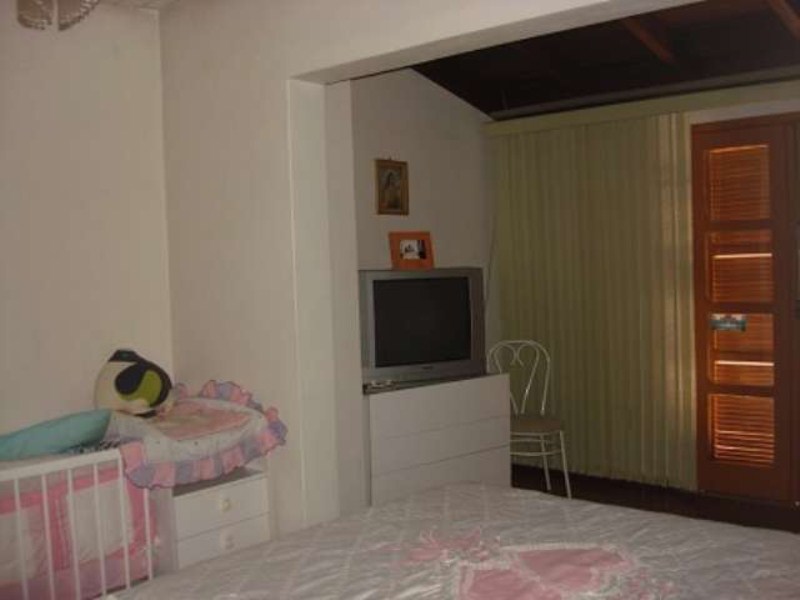 Casa à venda com 5 quartos, 200m² - Foto 14