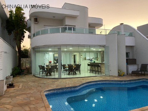 Casa à venda com 3 quartos, 310m² - Foto 2