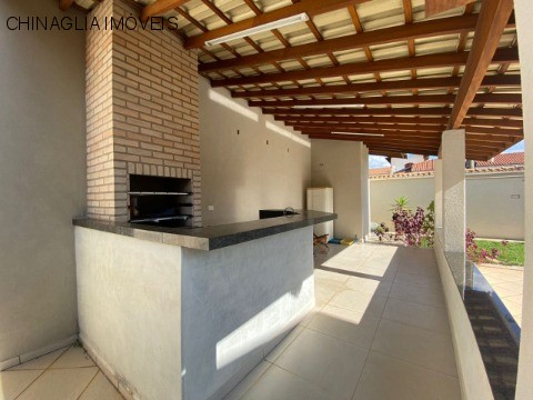 Casa à venda com 3 quartos, 94m² - Foto 1