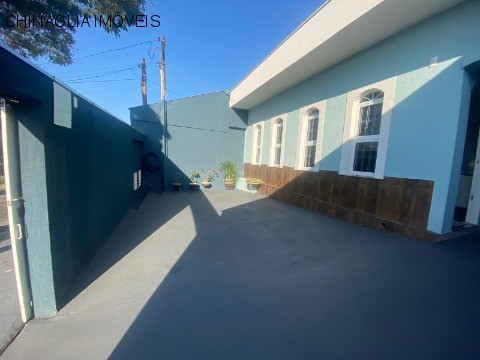 Casa à venda com 3 quartos, 176m² - Foto 1