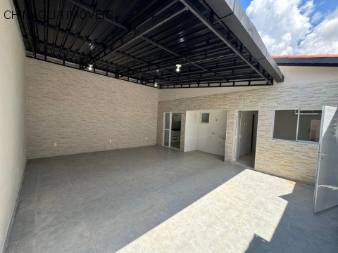 Casa à venda com 3 quartos, 180m² - Foto 1