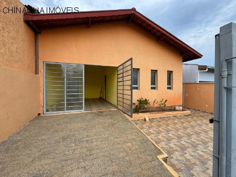 Casa à venda com 2 quartos, 125m² - Foto 1