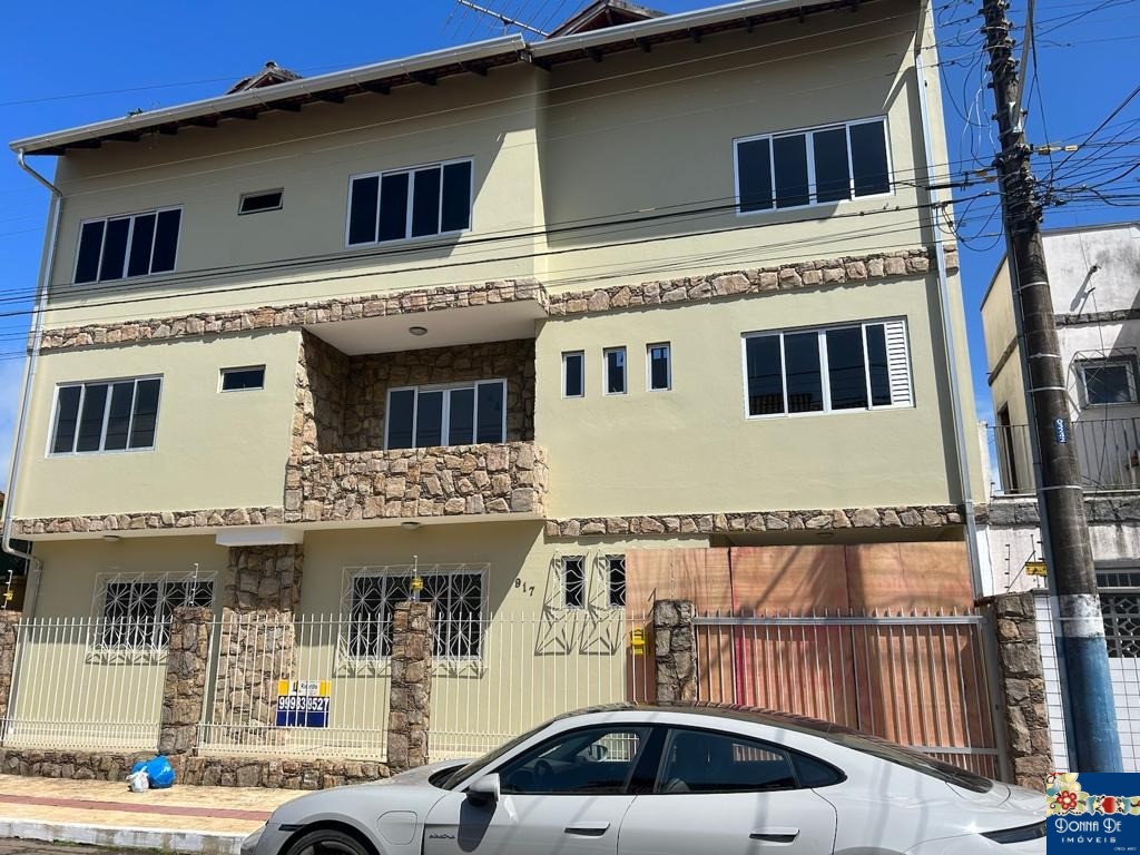 CASA COMERCIAL E RESIDENCIAL - TRIPLEX - COM 453M² PRIVATIVO - NA RUA 2.000.