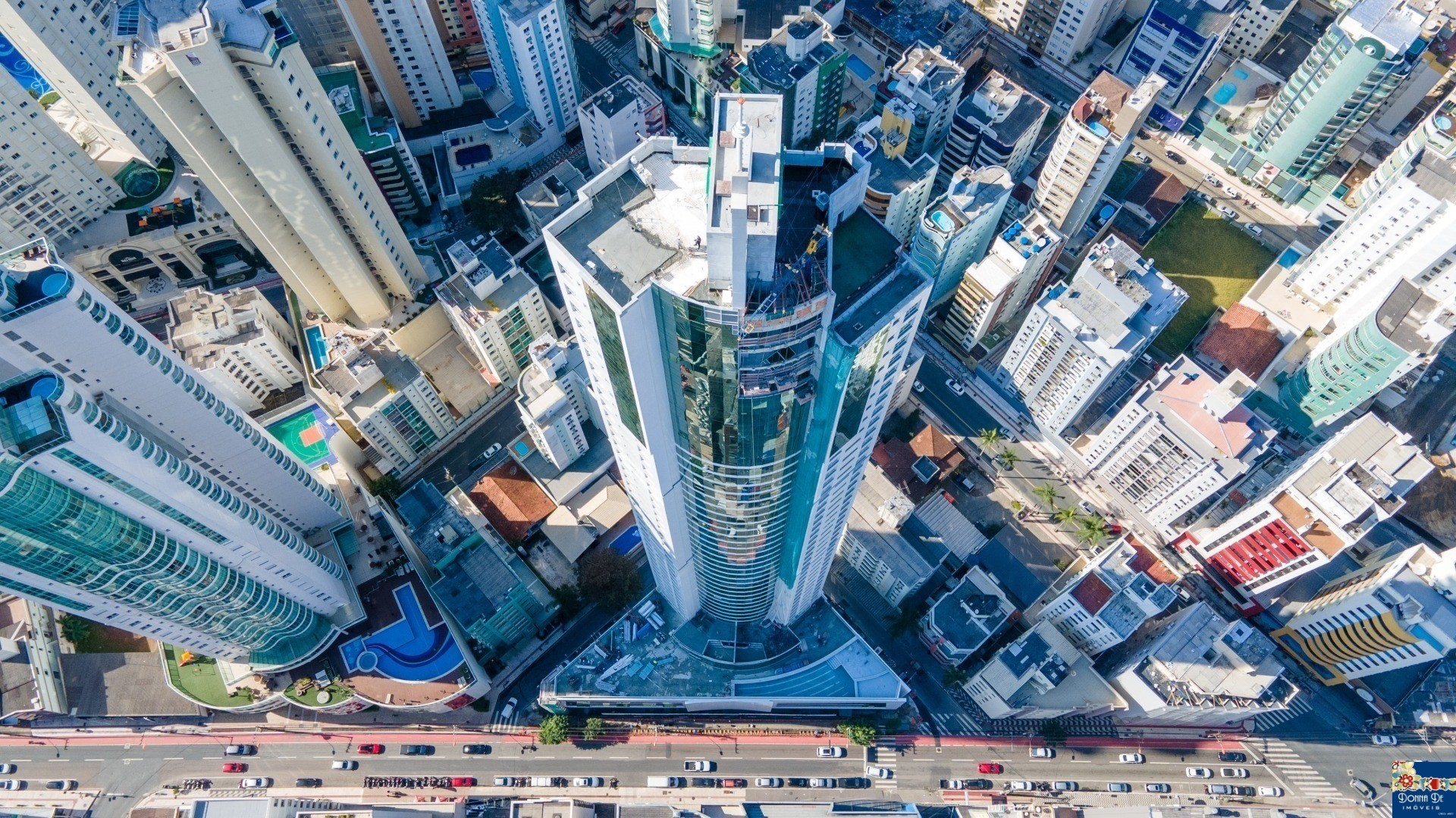 EDIFÍCIO MAGNIFIQUE TOWER - APARTAMENTO 03 SUÍTES - ALTO PADRÃO - NA AVENIDA BRASIL.