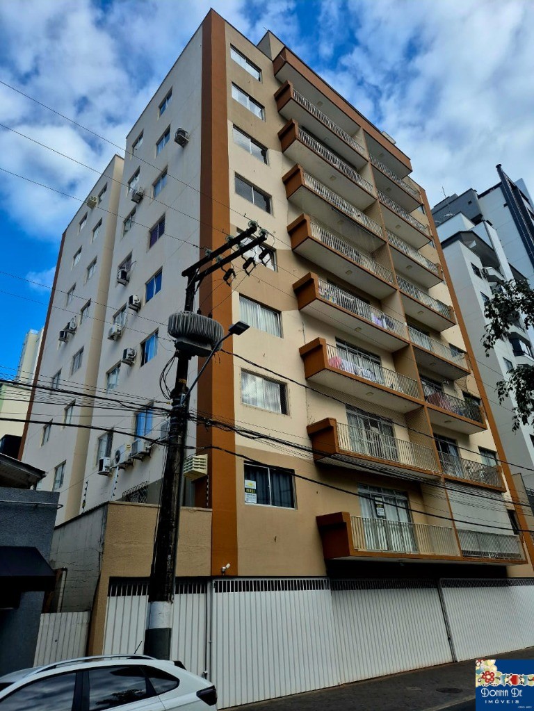 EDFIFÍCIO ANA JAQUELINE - APARTAMENTO 03 DORMITÓRIOS, SENDO 01 SUÍTE - NA RUA 700.