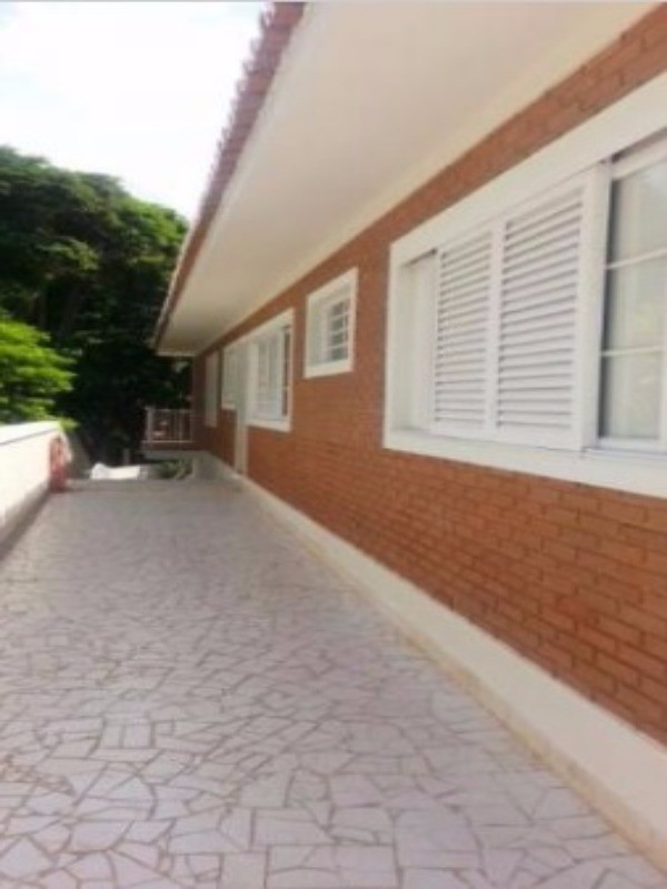 Casa à venda com 4 quartos, 261m² - Foto 1