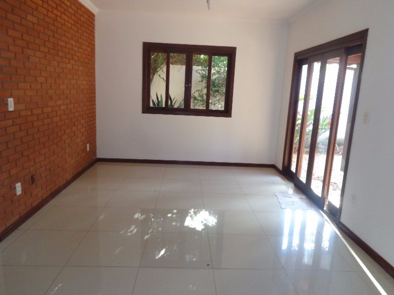 Casa à venda com 3 quartos, 275m² - Foto 1