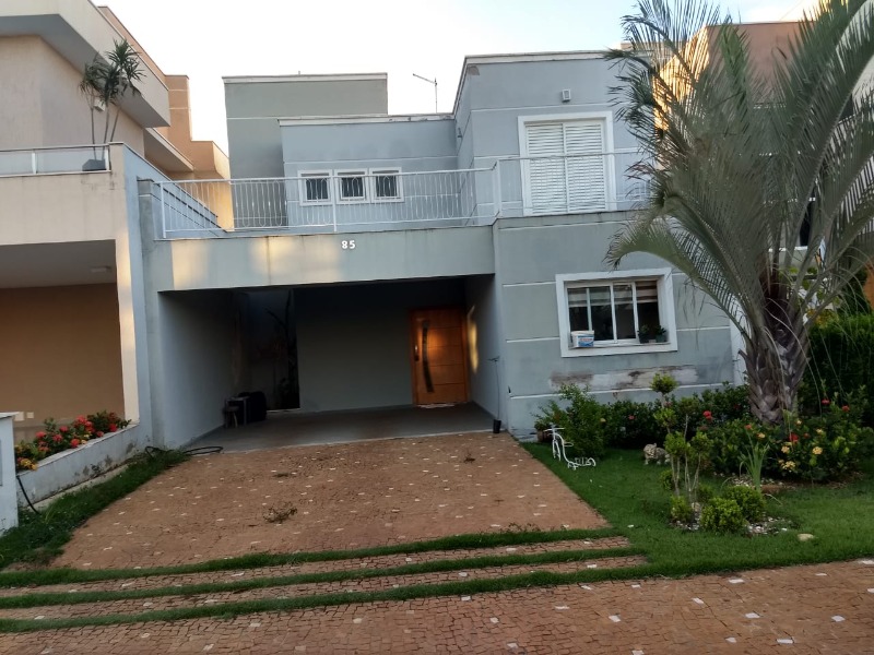 Casa à venda com 4 quartos, 220m² - Foto 1