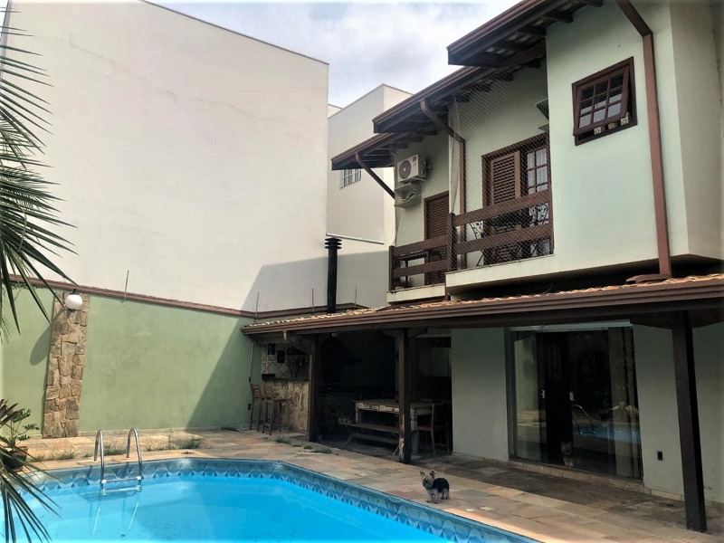 Casa à venda com 4 quartos, 365m² - Foto 1