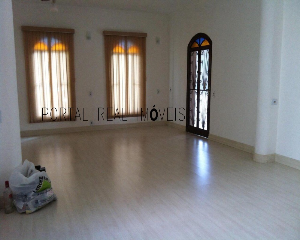 Casa para alugar com 4 quartos, 267m² - Foto 4