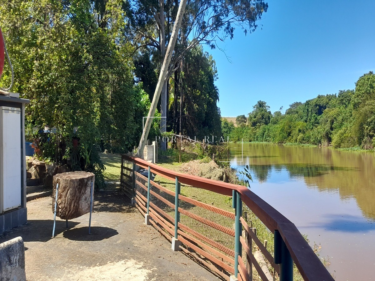 Chácara à venda com 2 quartos, 200m² - Foto 1