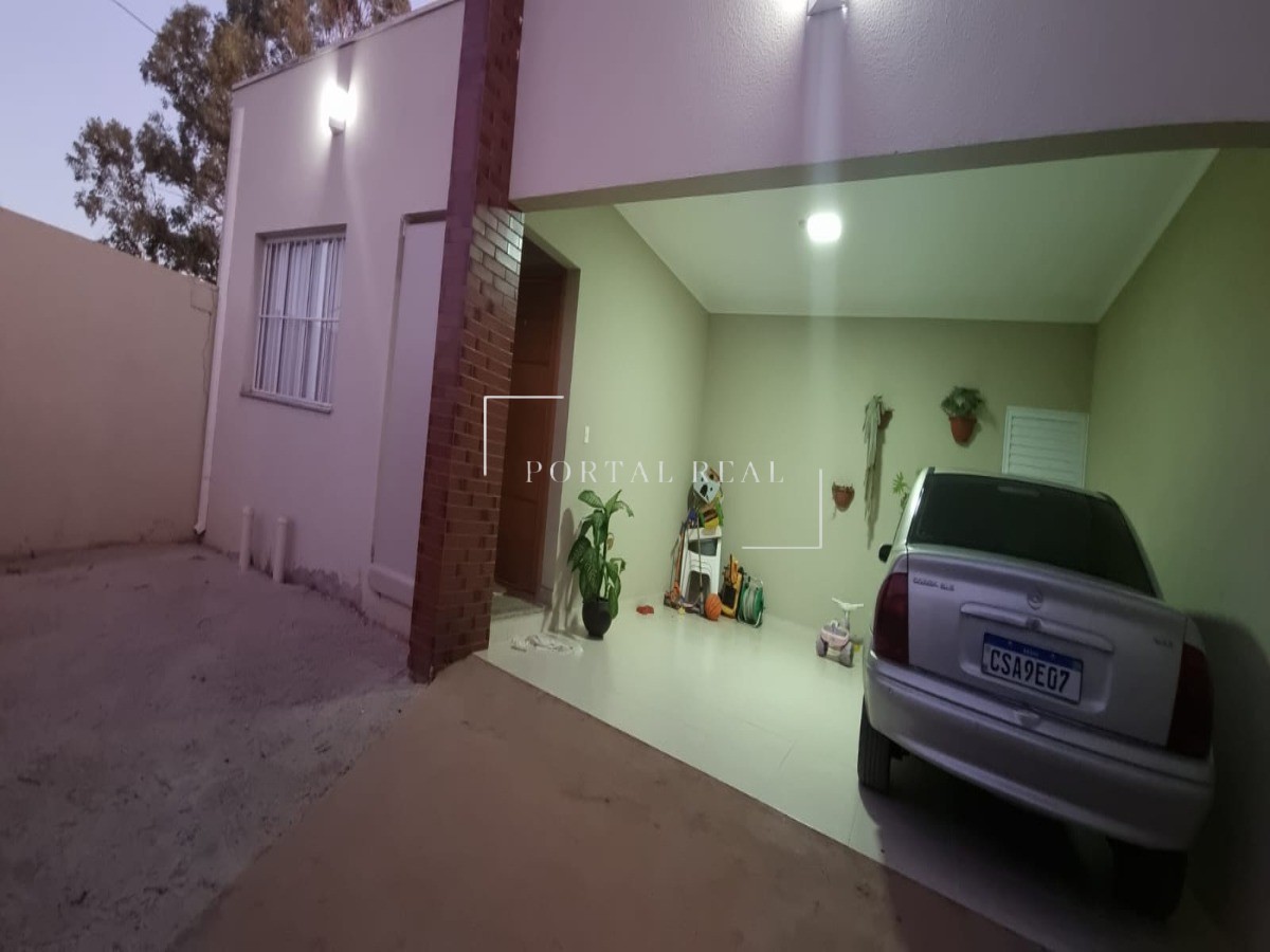 Casa à venda com 3 quartos, 120m² - Foto 1