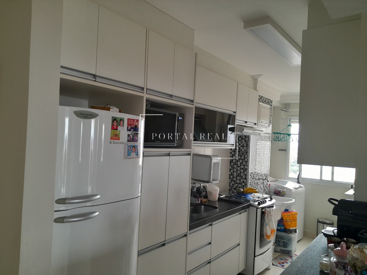 Apartamento à venda com 3 quartos, 75m² - Foto 2