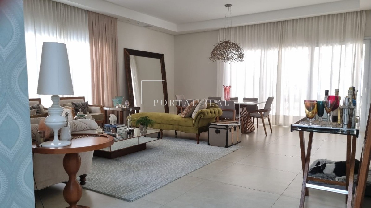 Casa à venda com 4 quartos, 319m² - Foto 2