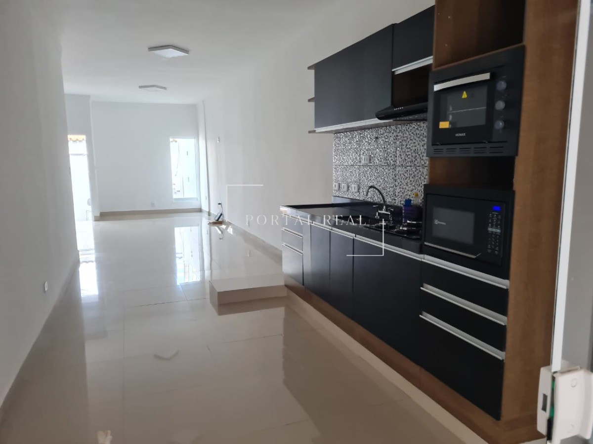 Casa à venda com 3 quartos, 178m² - Foto 1