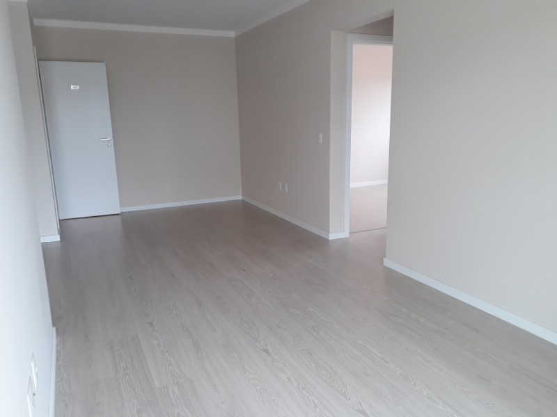 Apartamento à venda com 2 quartos, 70m² - Foto 3