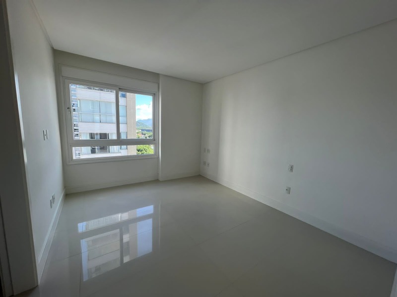 Apartamento à venda com 3 quartos, 157m² - Foto 28