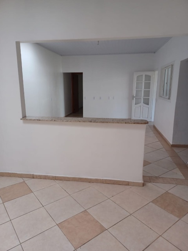 Casa à venda com 2 quartos, 302m² - Foto 2