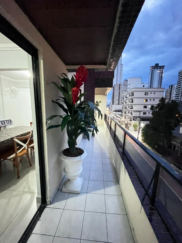 Apartamento à venda com 3 quartos, 116m² - Foto 2