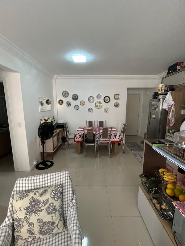 Apartamento à venda com 2 quartos, 65m² - Foto 2