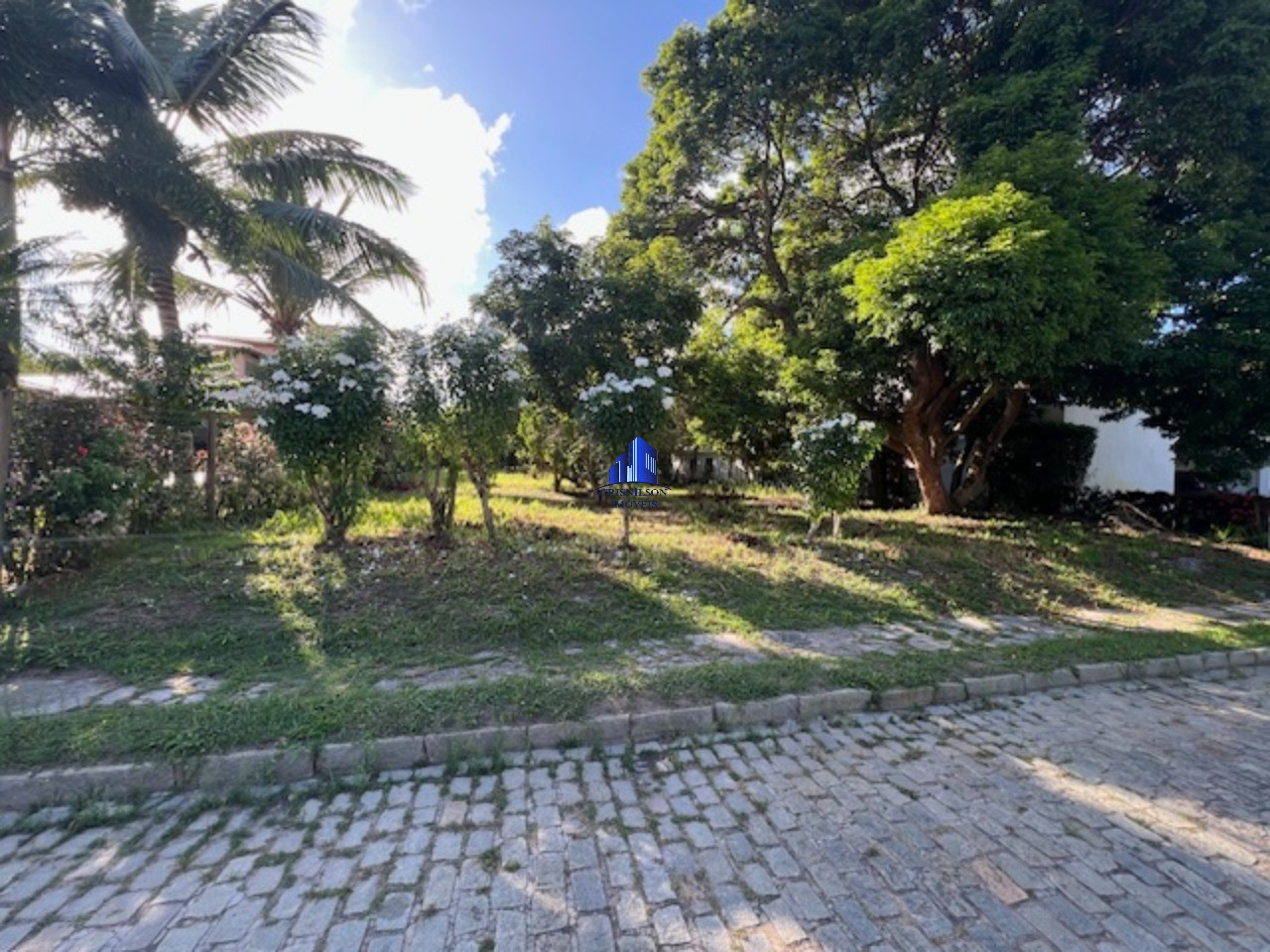 Loteamento e Condomínio, 700 m² - Foto 1