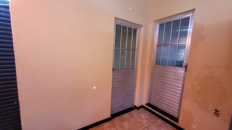 Casa à venda com 2 quartos, 60m² - Foto 4