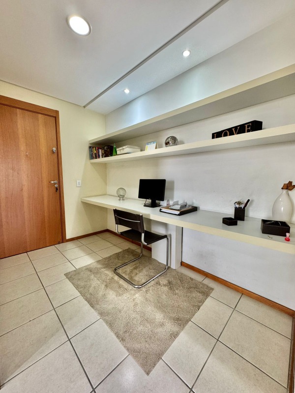 Apartamento à venda com 3 quartos, 83m² - Foto 2