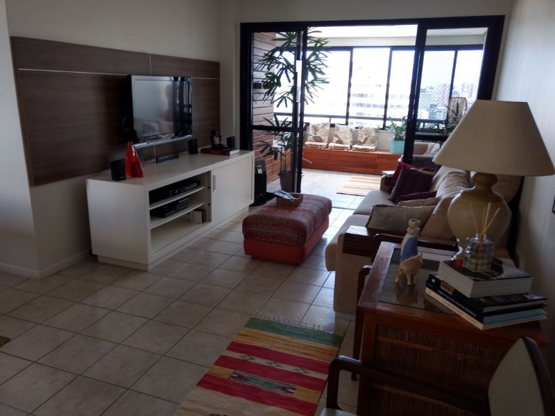 Apartamento à venda com 3 quartos, 156m² - Foto 2