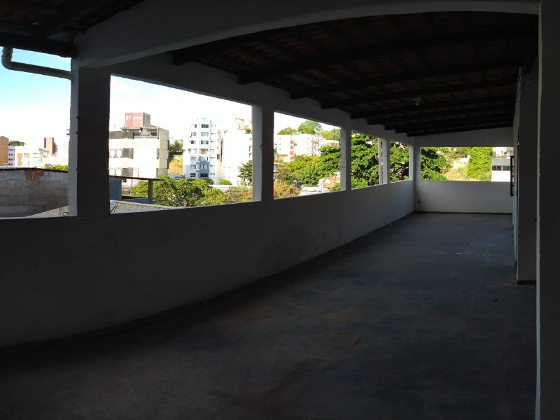 Casa à venda com 6 quartos, 260m² - Foto 14