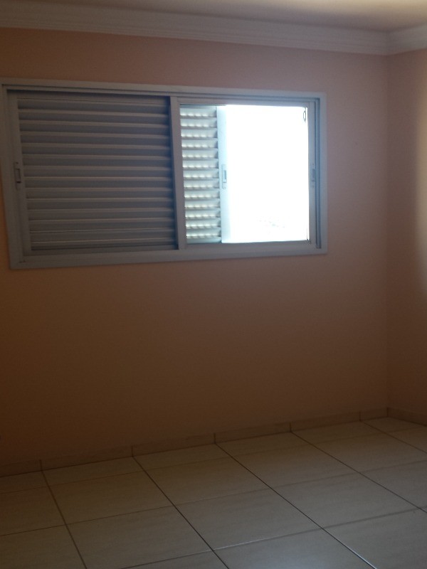 Apartamento para alugar com 3 quartos, 95m² - Foto 11