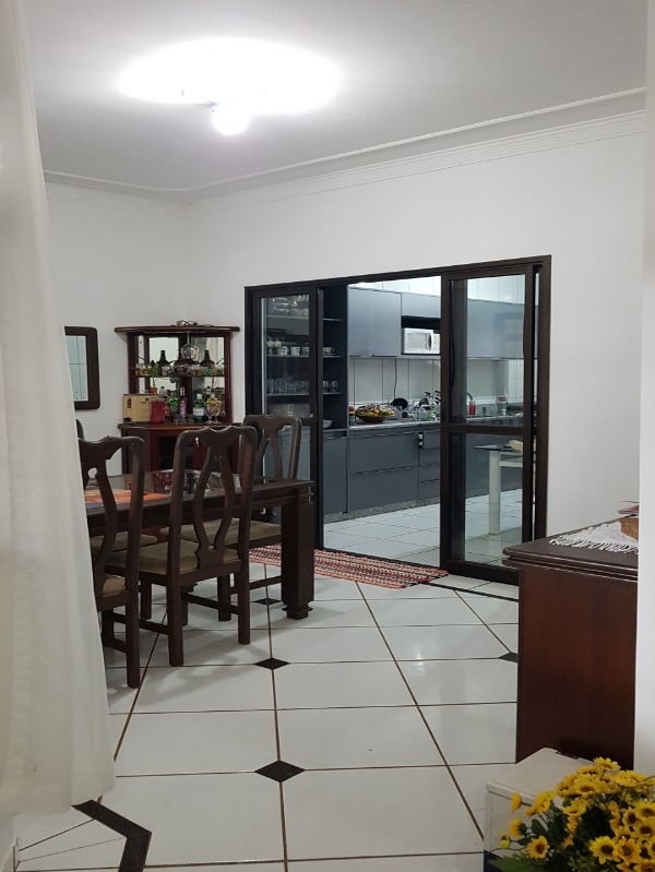 Casa à venda com 2 quartos, 166m² - Foto 7