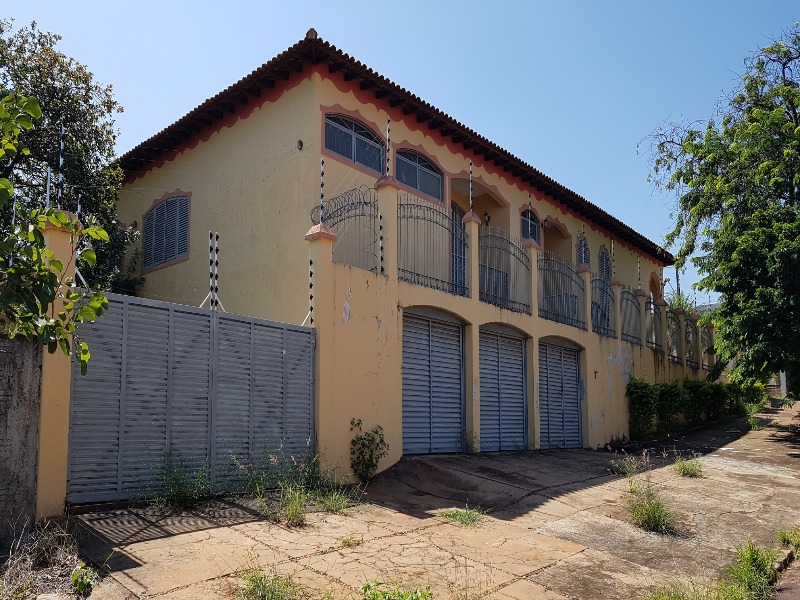 Casa à venda com 6 quartos, 338m² - Foto 2