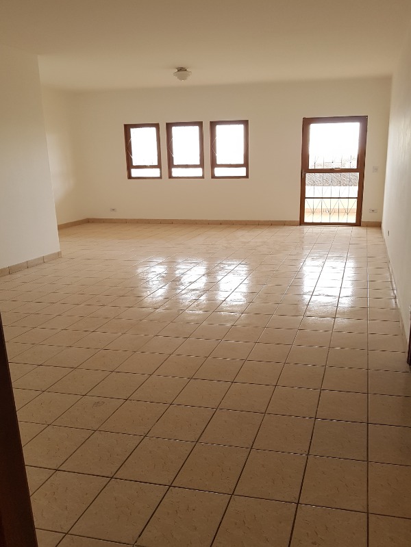 Casa à venda com 2 quartos, 471m² - Foto 3