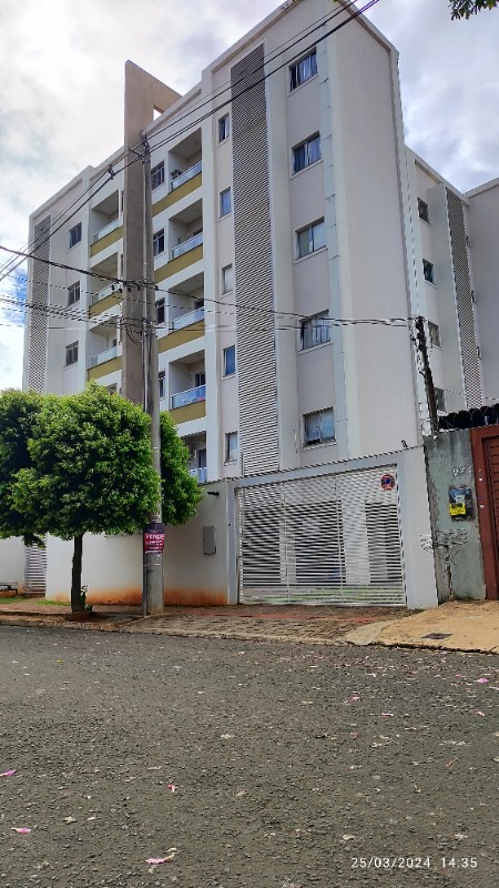 Apartamento à venda com 2 quartos, 42m² - Foto 2