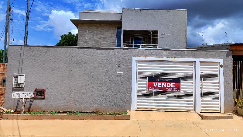 Casa à venda com 3 quartos, 200m² - Foto 1