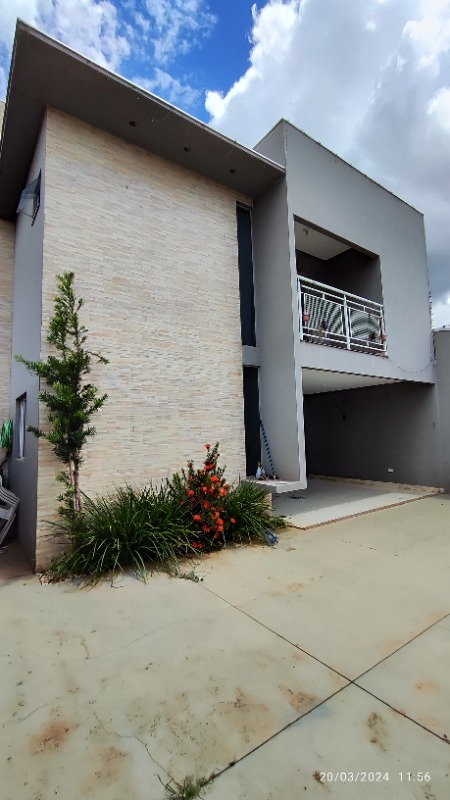 Casa à venda com 3 quartos, 200m² - Foto 2