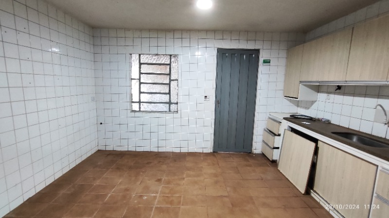 Casa à venda e aluguel com 2 quartos, 320m² - Foto 17