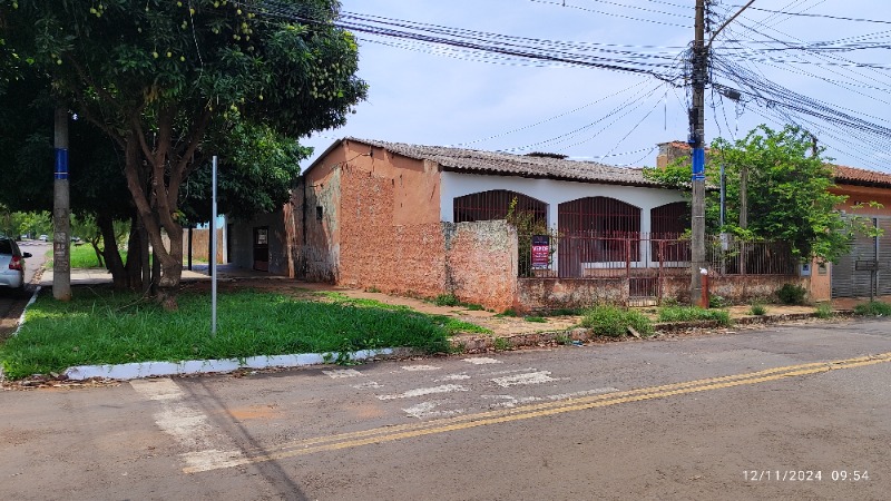 Casa à venda com 3 quartos, 200m² - Foto 2