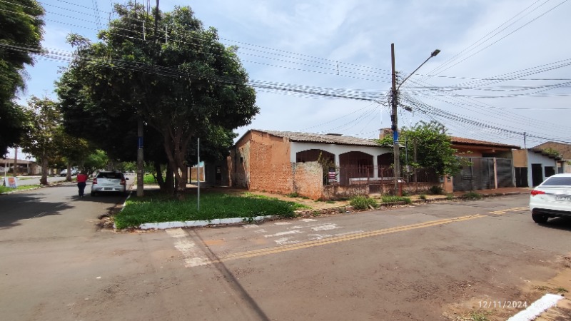 Casa à venda com 3 quartos, 200m² - Foto 1