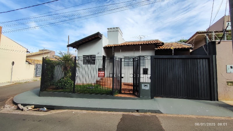 Casa para alugar com 3 quartos, 190m² - Foto 1