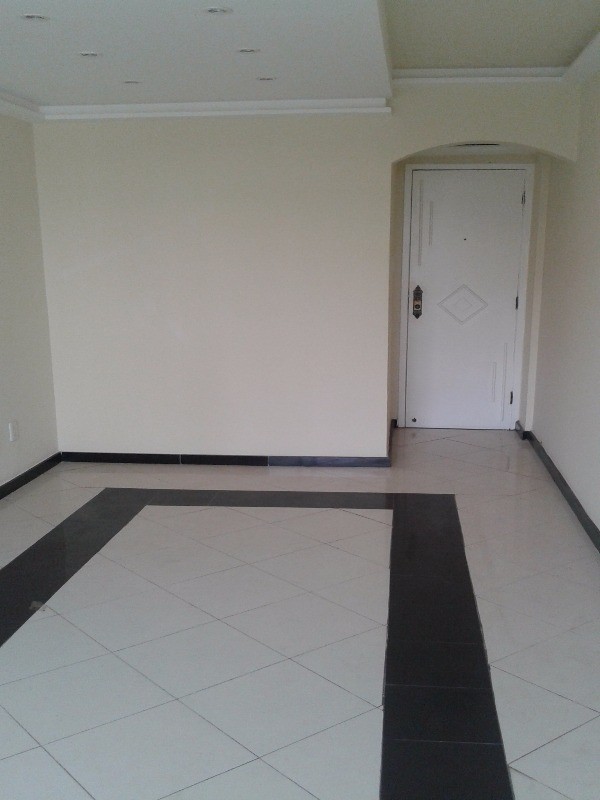 Apartamento à venda com 3 quartos, 75m² - Foto 2