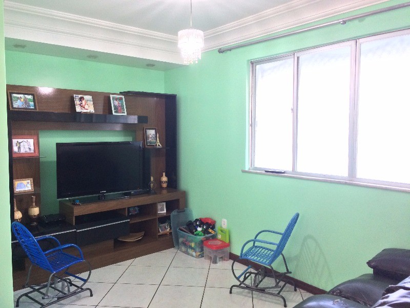 Apartamento à venda com 2 quartos, 75m² - Foto 2