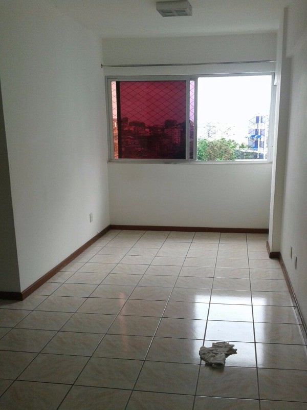 Apartamento à venda com 2 quartos, 65m² - Foto 2