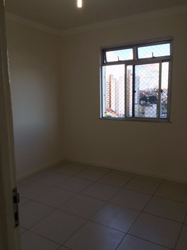 Apartamento à venda com 2 quartos, 65m² - Foto 2