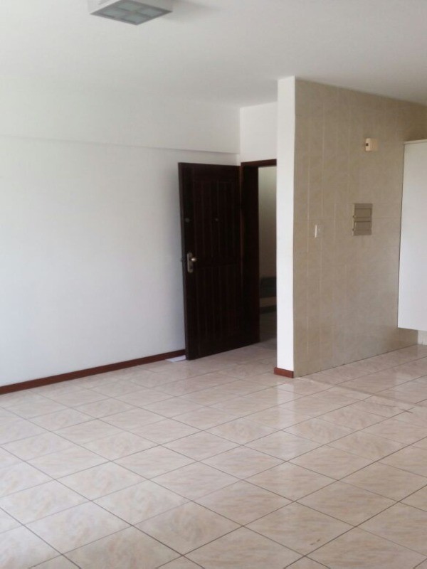 Apartamento à venda com 2 quartos, 60m² - Foto 2