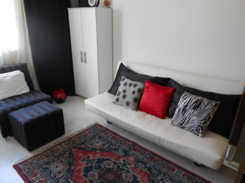 Apartamento à venda com 2 quartos, 70m² - Foto 2